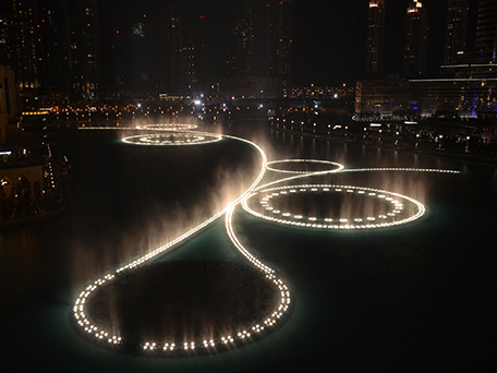 <b>大型湖面噴泉</b>