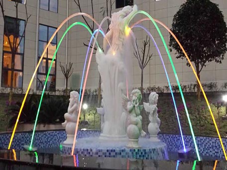 玻光噴泉