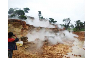 建水五龍湖公園假山冷霧系統(tǒng)正在調(diào)試中