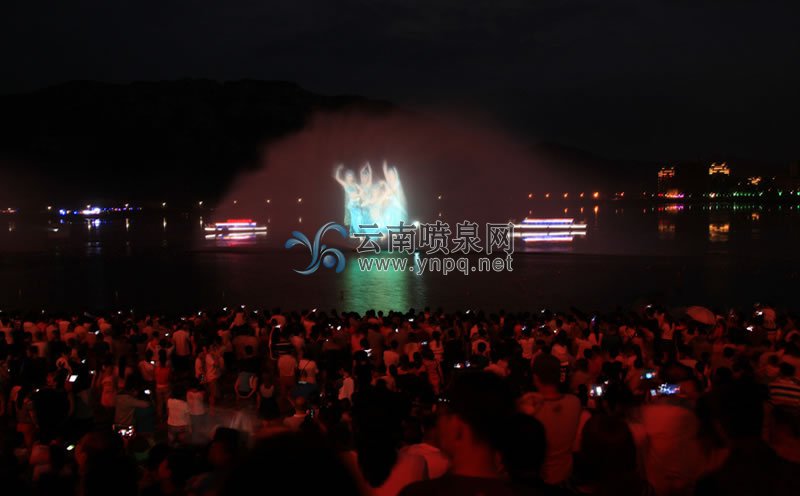 <b>常見(jiàn)音樂(lè)噴泉的特點(diǎn)及類型</b>