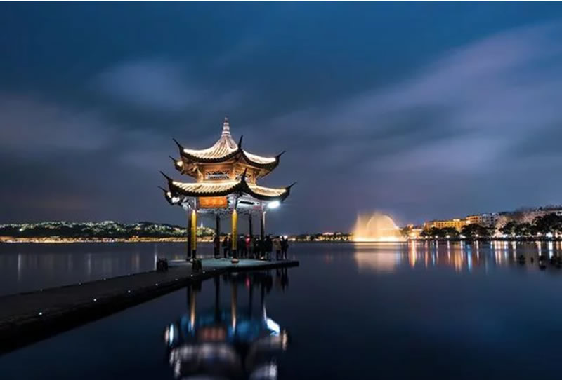 <b>園林水景景觀的作用與設(shè)計方法</b>